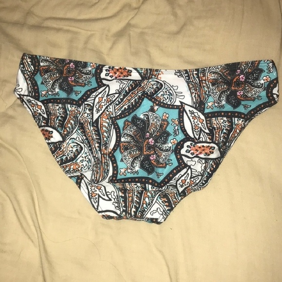 Coral Bikini - Picture 3 of 4